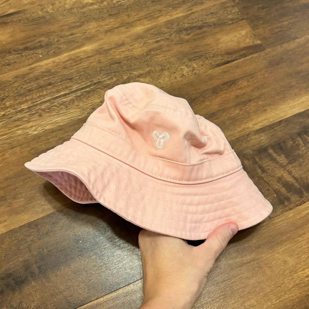 Aritzia TNA pink bucket hat